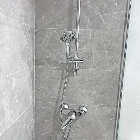 Amplio, Luminoso Y Terraza Privada Con Ac